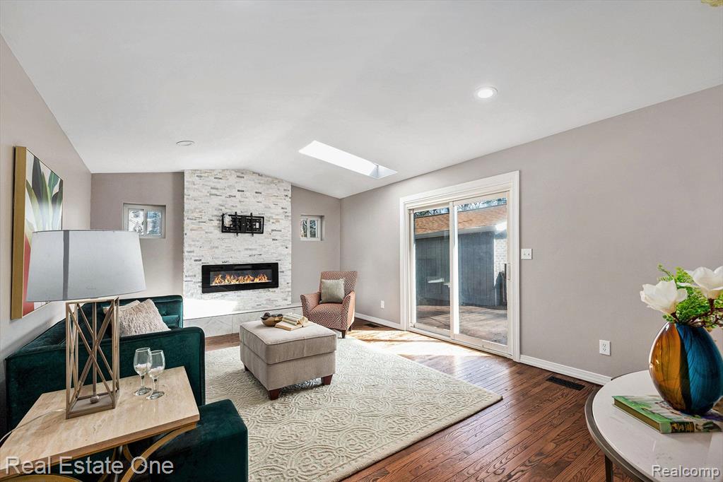 851 MARENGO Drive, Troy, MI 48085 — Photo 14