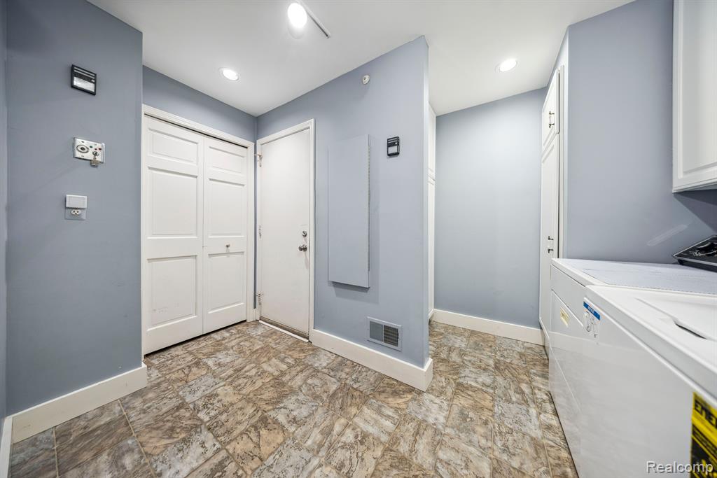 46270 BLOOMCREST Drive, Northville, MI 48167 — Photo 28