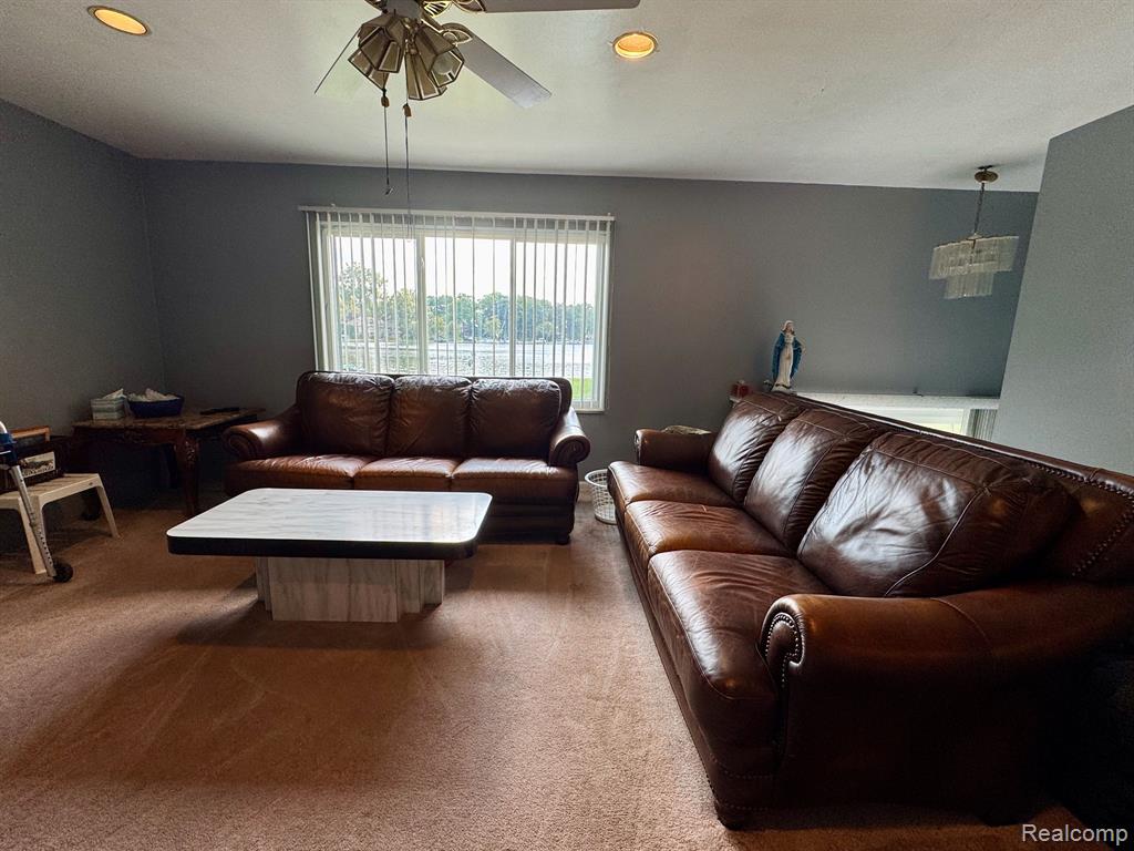 915 JAMES K Boulevard, Pontiac, MI 48341 — Photo 18