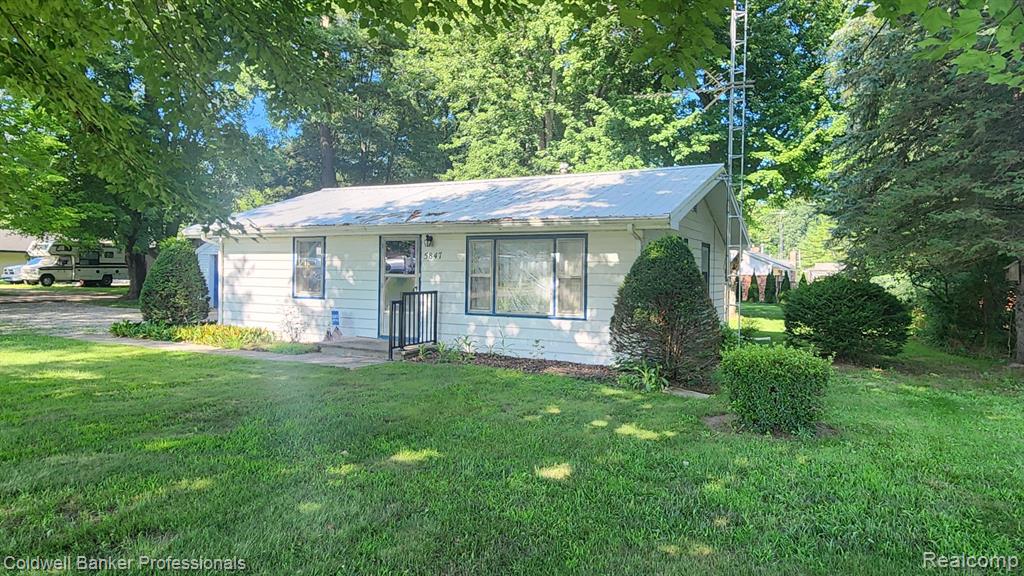 5847 N Lapeer Road, North Branch, MI 48461 — Photo 2