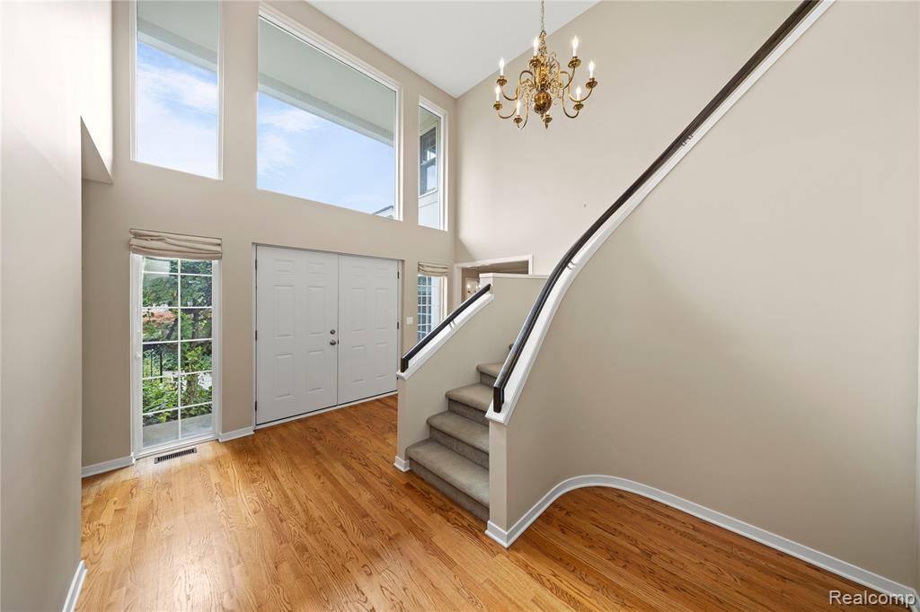 7277 Simsbury Drive, West Bloomfield, MI — Photo 4