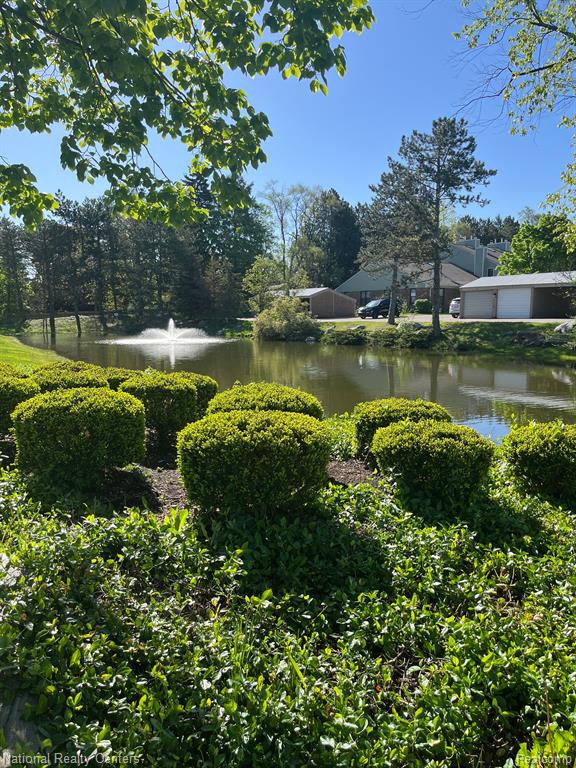 31160 Country Way, Farmington Hills, MI 48331 — Photo 3
