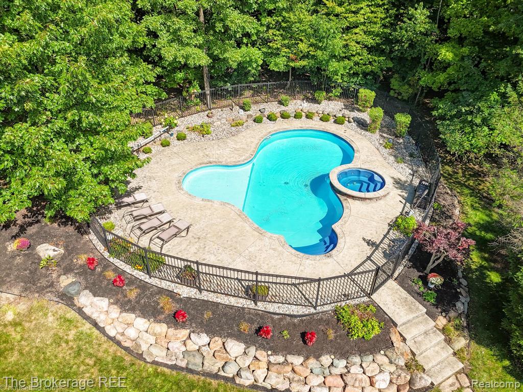 5239 Farmridge Lane, Grand Blanc, MI 48439 — Photo 92