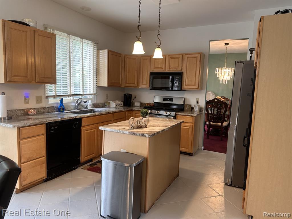 7476 Colchester Lane, West Bloomfield, MI — Photo 10
