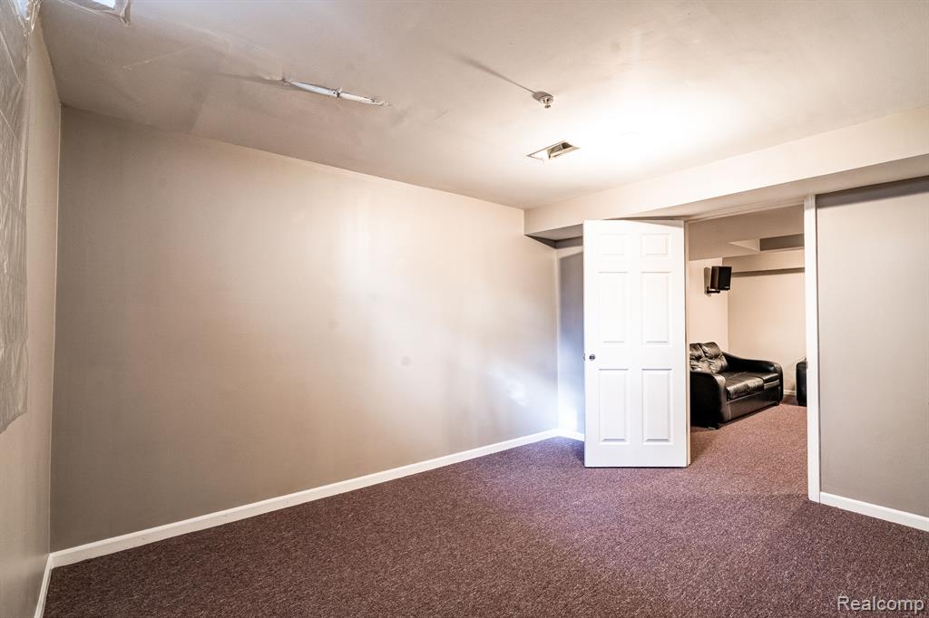 4205 CAMERON Circle, Walled Lake, MI 48390 — Photo 32