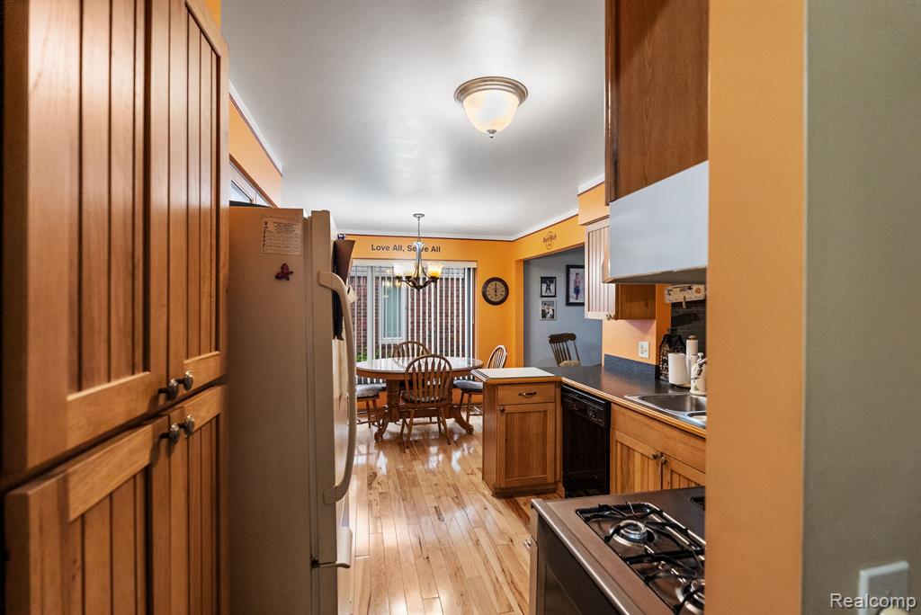 42917 Freeport Drive, Sterling Heights, MI 48313 — Photo 9