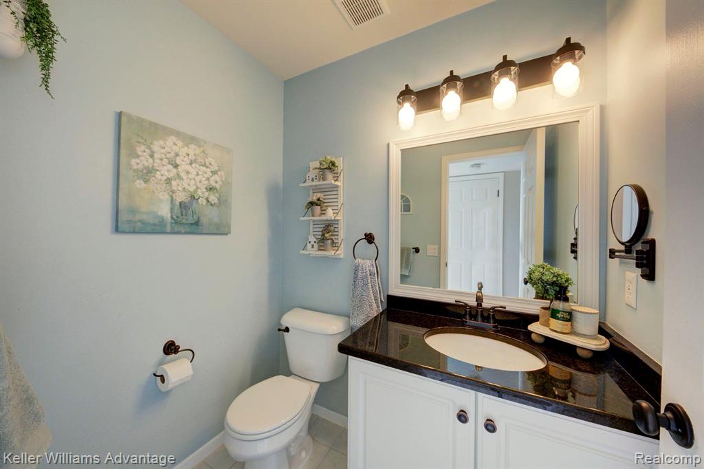 47694 EDINBURGH Drive, Plymouth, MI 48170 — Photo 16