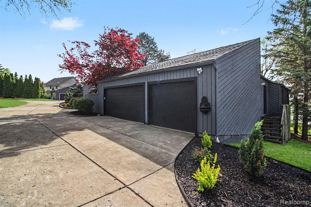2501 Doleman Drive, West Bloomfield, MI 48324 — Photo 15
