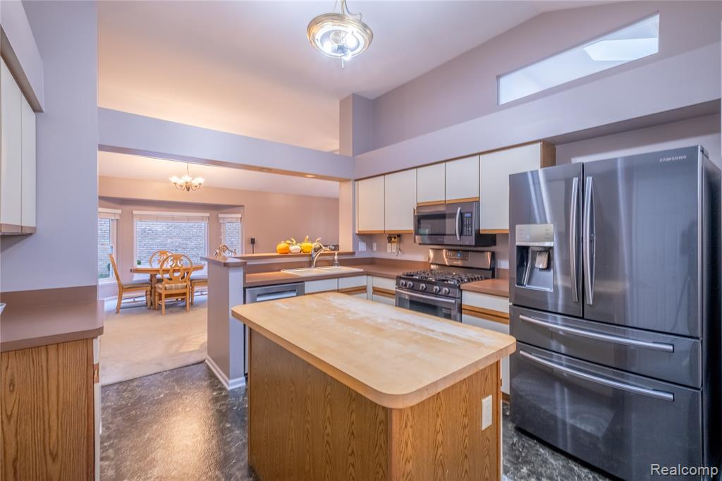 919 Whisperwood Drive, Fenton, MI 48430 — Photo 8