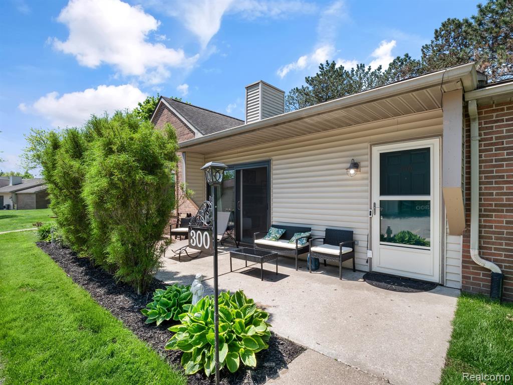 300 SPRING BROOKE Drive, 300, Brighton, MI 48116 — Photo 4