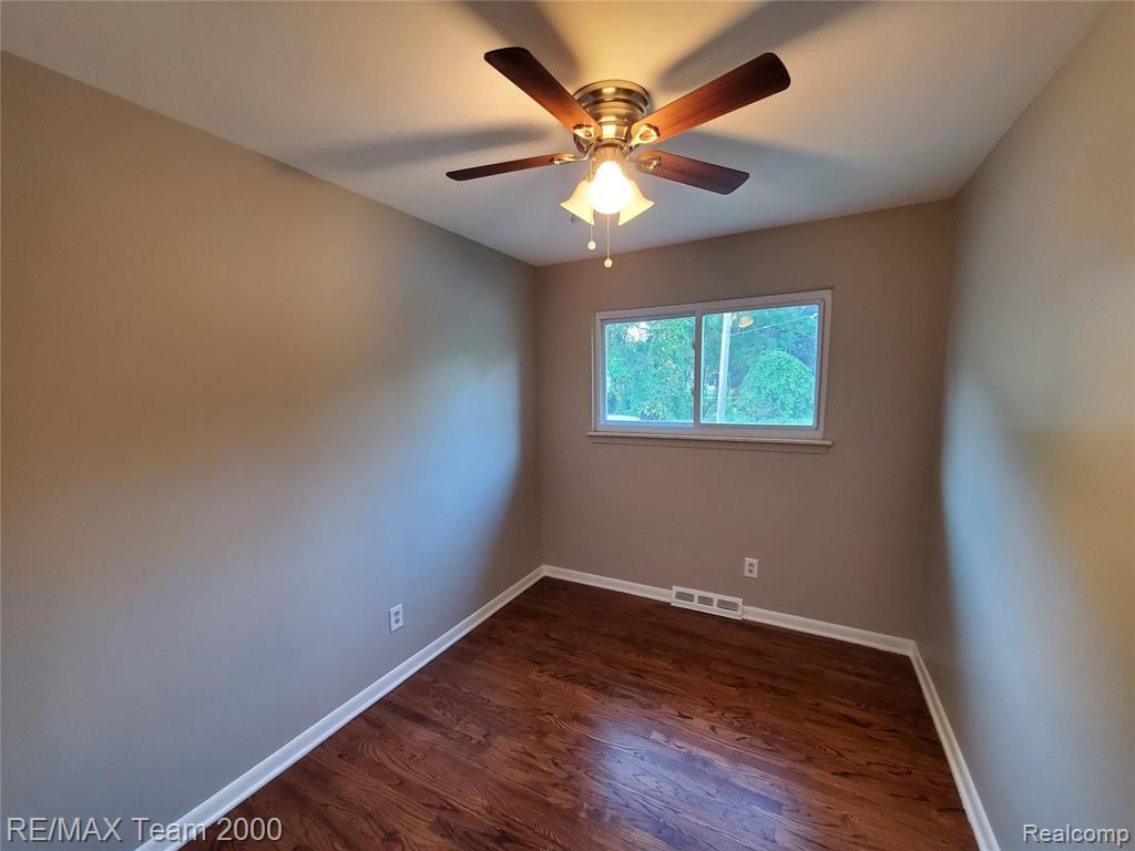 5605 MERRICK Street, Dearborn Heights, MI 48125 — Photo 10