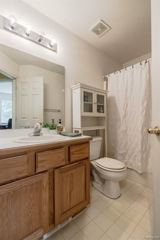 4304 W Pointe Drive, Waterford, MI 48329 — Photo 21