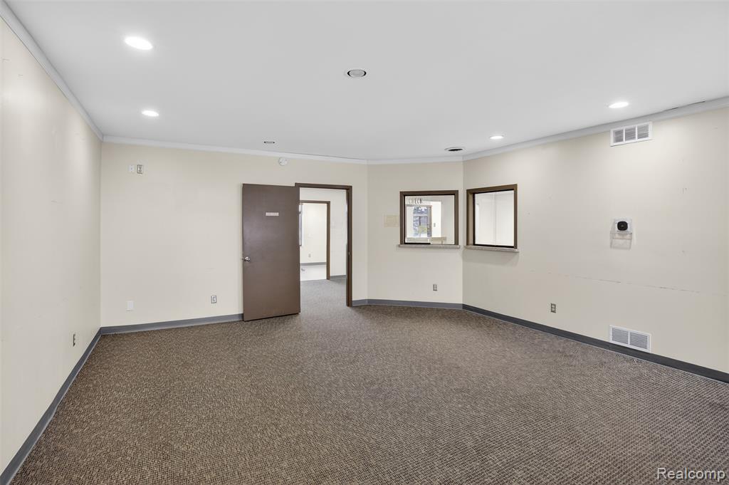 10683 S SAGINAW Street, Grand Blanc, MI 48439 — Photo 2