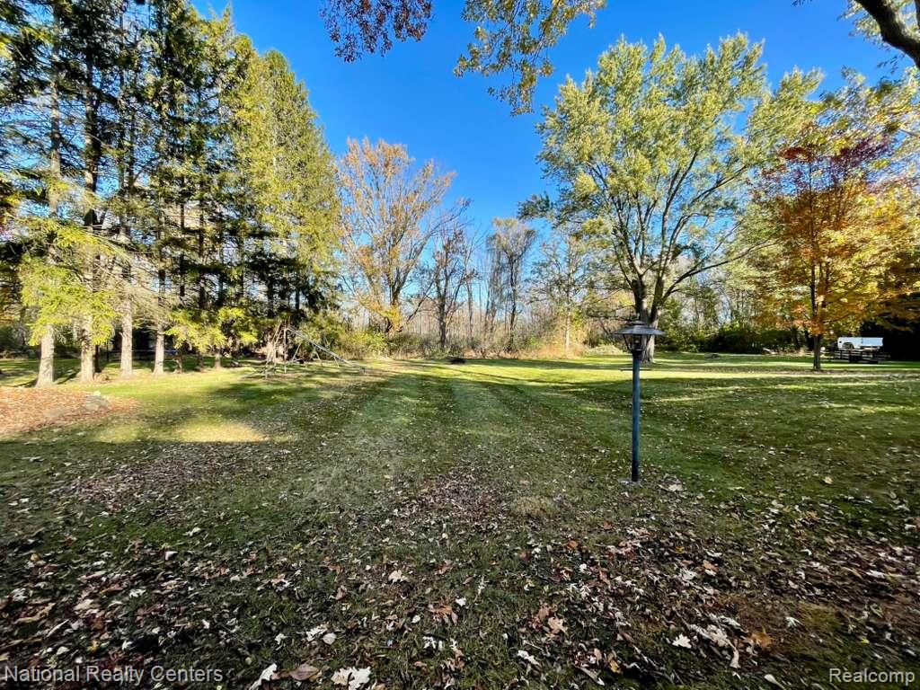 4264 Woodstock Road, Waterford, MI 48328 — Photo 49