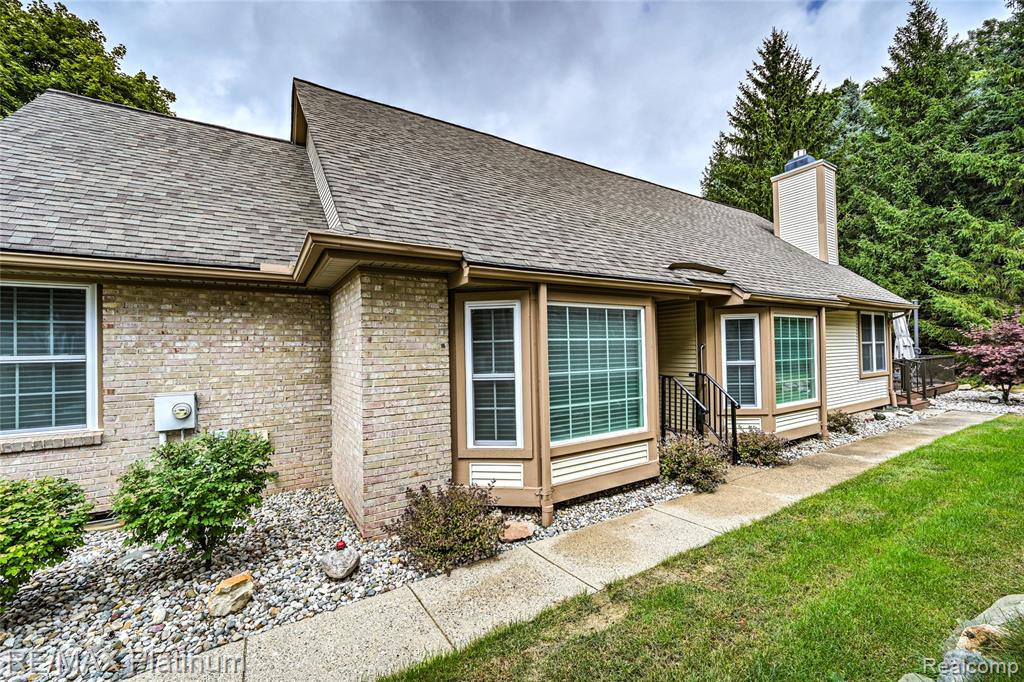 807 Whisperwood Drive, 70, Fenton, MI 48430 — Photo 4