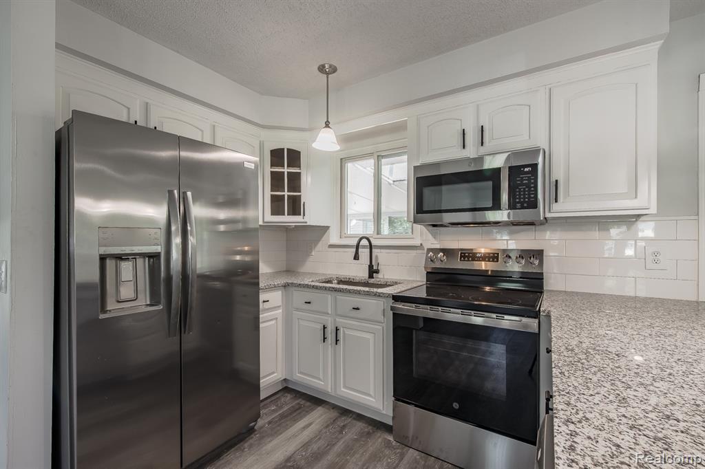 5357 Farm Road, Waterford, MI 48327 — Photo 11
