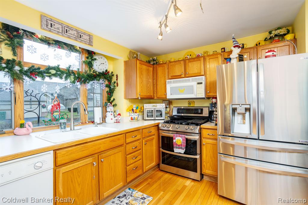 2245 Willow Tree Drive, Brighton, MI 48116 — Photo 15
