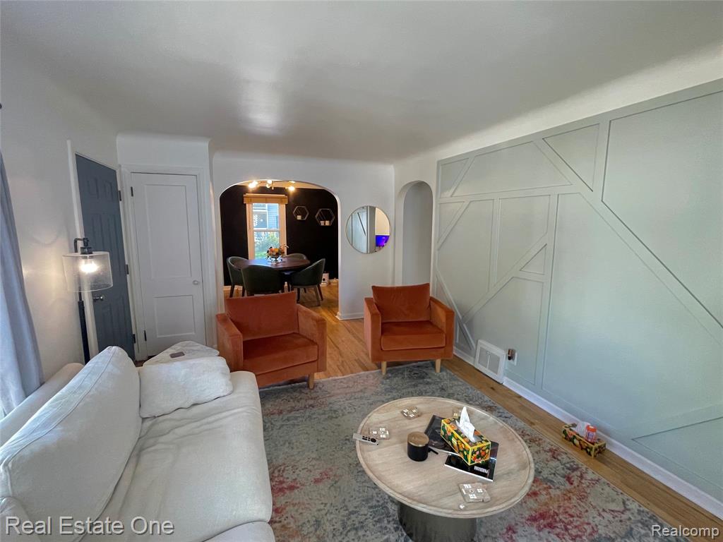 500 E CAMBOURNE Street, Ferndale, MI 48220 — Photo 2
