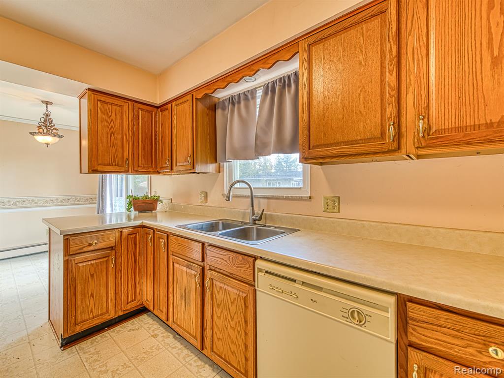 3245 Brookview Court, Adrian, MI 49221 — Photo 11