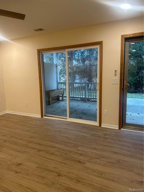 306 MARIGOLD Circle, Westland, MI — Photo 19