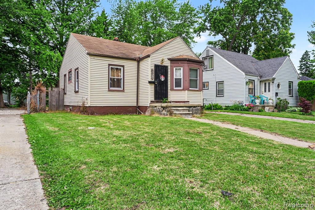 15363 Plainview Avenue - Photo 2