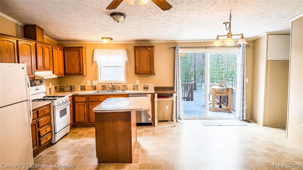 8135 Hillcrest Road, Roscommon, MI 48653 — Photo 10