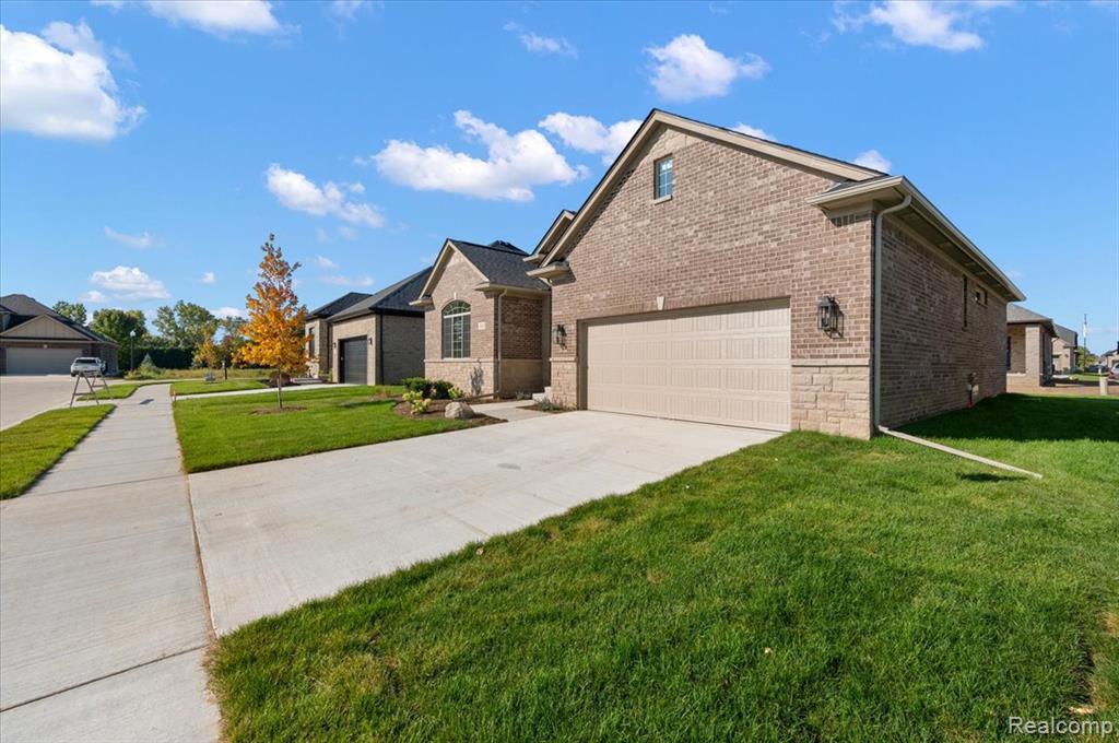 56667 Via Bellano, 32, Macomb, MI 48042 — Photo 2