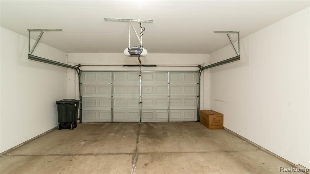 6114 Heron Hills Drive, Wolverine Lake, MI 48390 — Photo 22