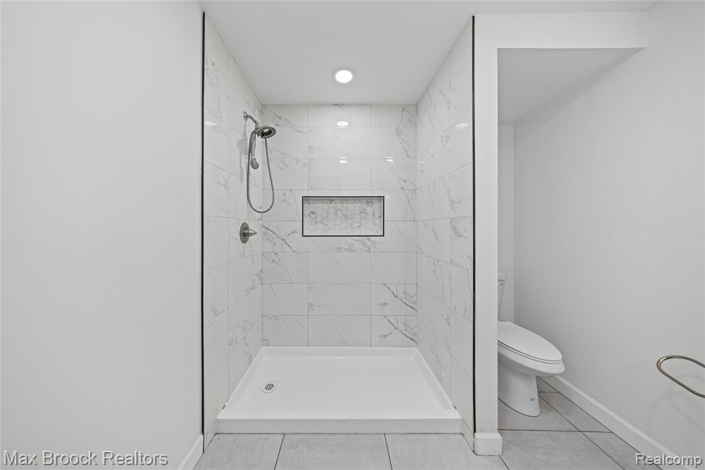 4241 S Shore Street, Waterford, MI 48328 — Photo 25