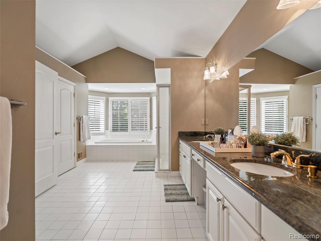 5657 Greenhill Drive, Troy, MI 48098 — Photo 48