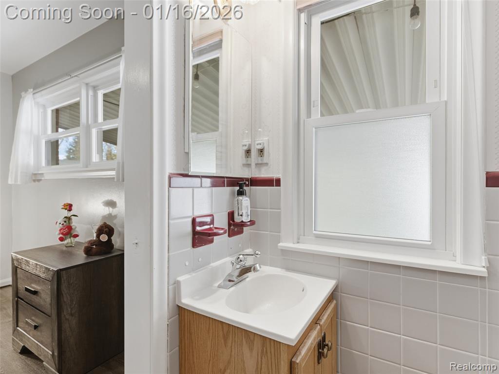 9687 Seavitt Drive, Allen Park, MI 48101 — Photo 17