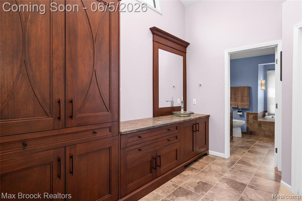 6294 Lindsay Court, West Bloomfield, MI 48324 — Photo 40