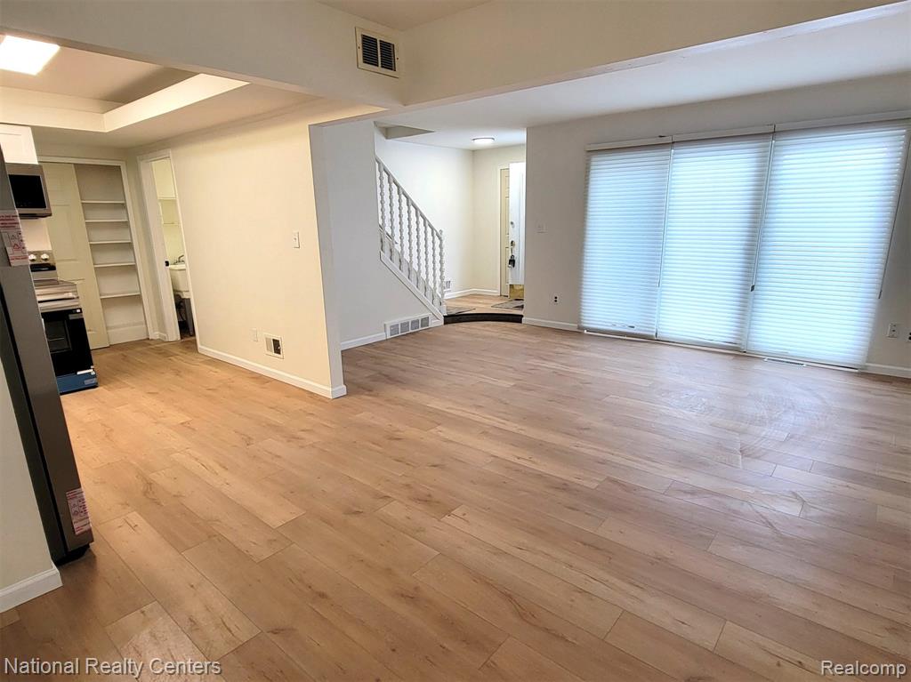 8249 KENNEDY Circle, Warren, MI 48093 — Photo 4