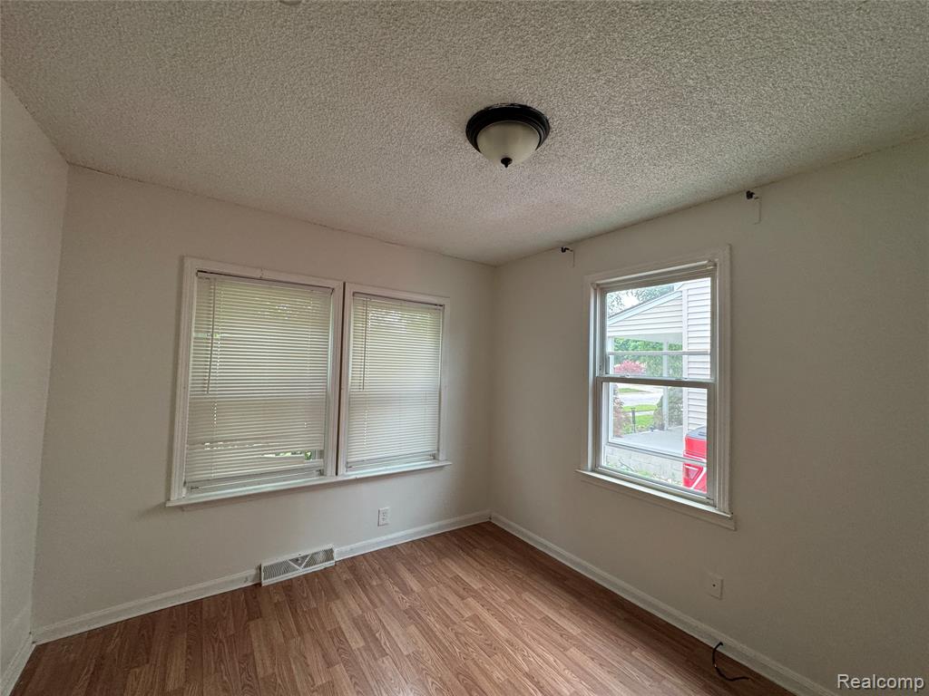 5728 Highview Street, Dearborn Heights, MI 48127 — Photo 9