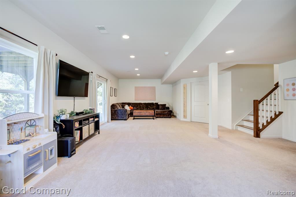 907 RIVERSTONE Court, Milford, MI 48381 — Photo 58