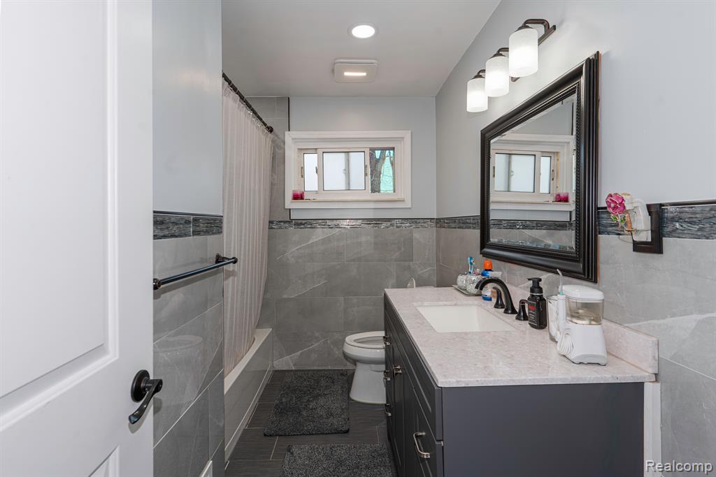 4127 MCKINLEY Street, Dearborn Heights, MI 48125 — Photo 8