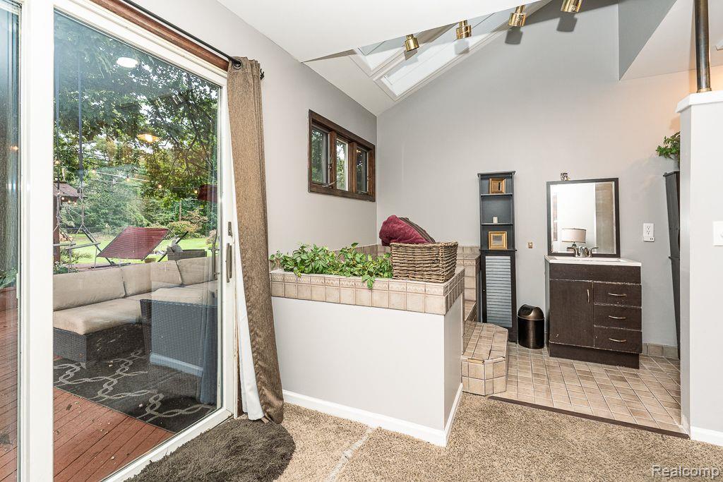 8871 SUNCREST Drive, Sterling Heights, MI 48314 — Photo 33