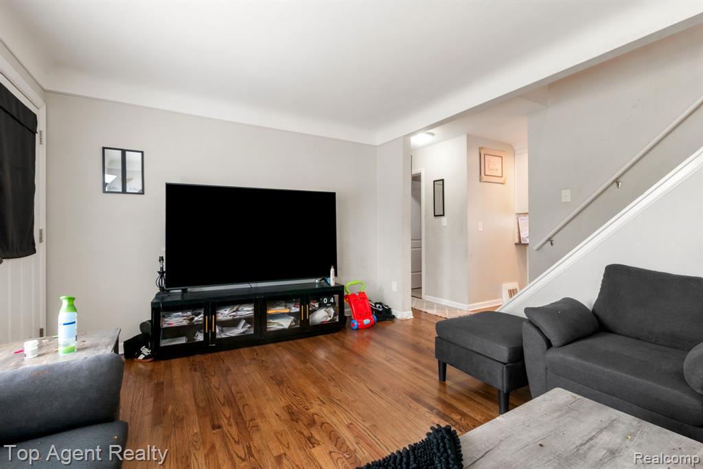 9903 Ruth Avenue, Allen Park, MI 48101 — Photo 5
