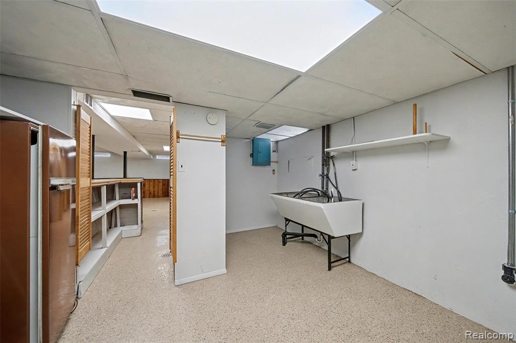 8031 Pardee Road, Taylor, MI 48180 — Photo 18