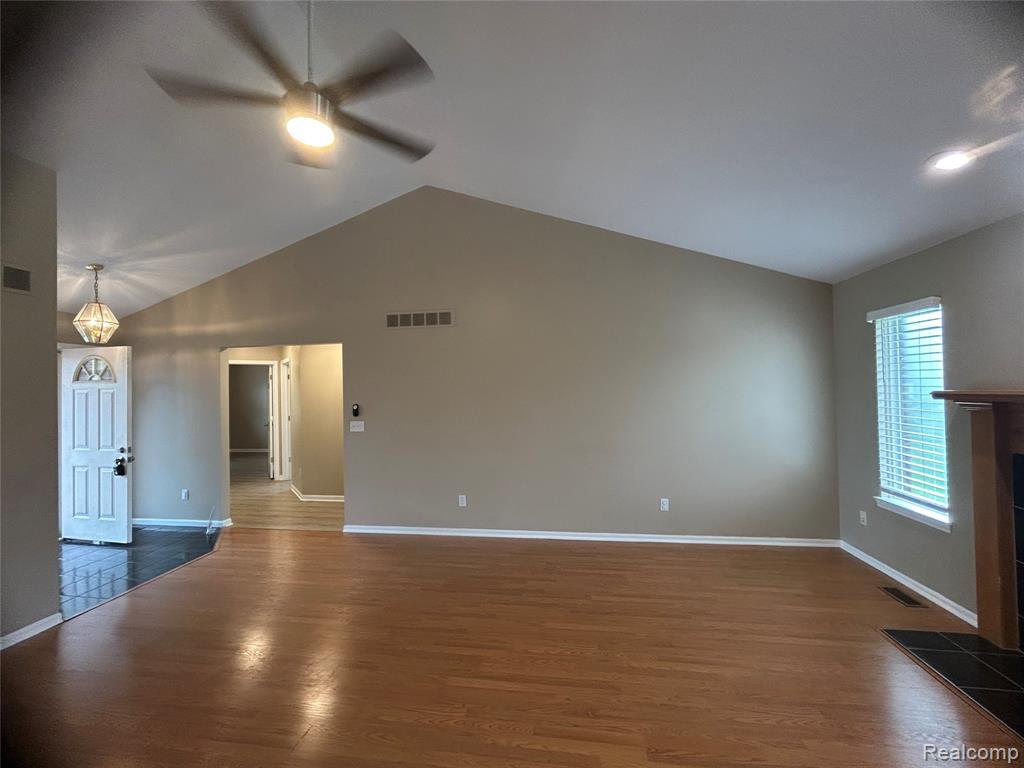 46129 Creekside Boulevard, Macomb, MI 48044 — Photo 2