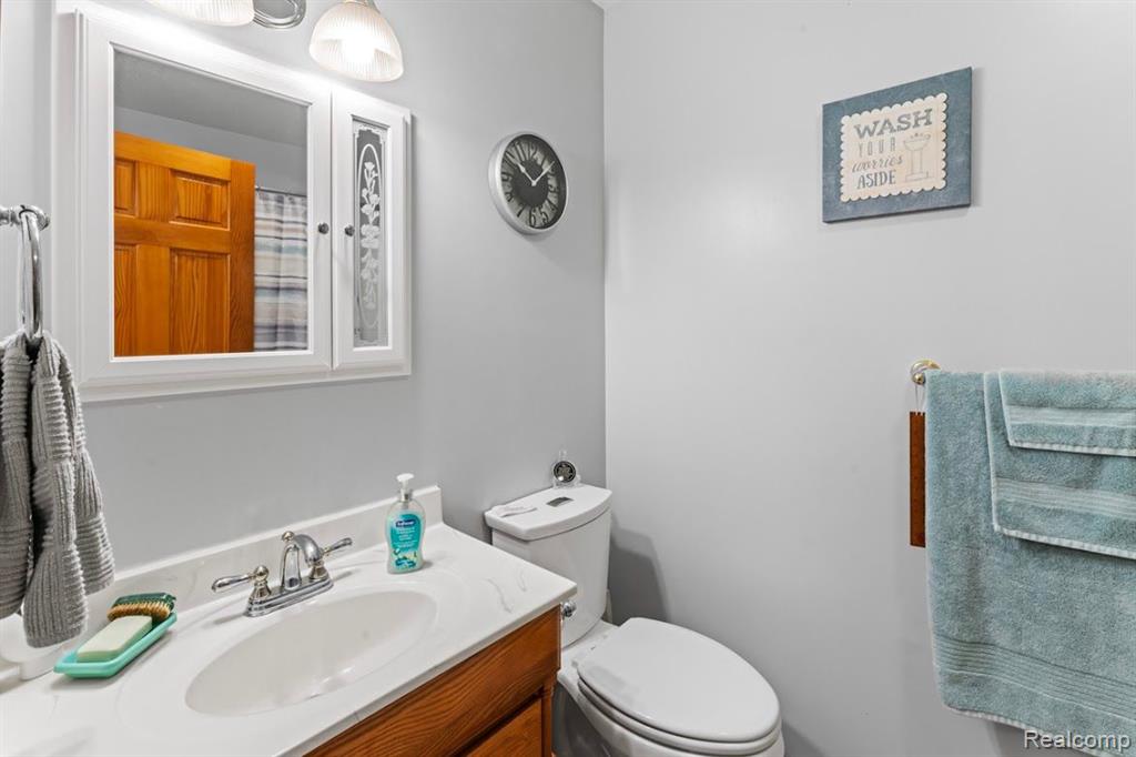 404 RIVER BEND Drive, Flushing, MI 48433 — Photo 35
