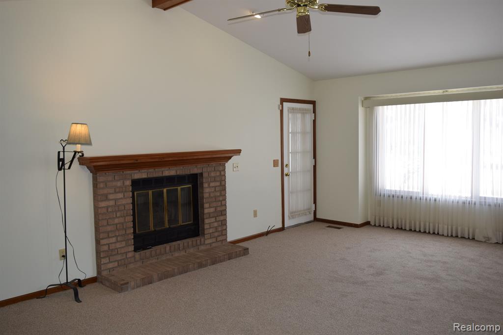 5599 Hickory Circle, Flushing, MI 48433 — Photo 6