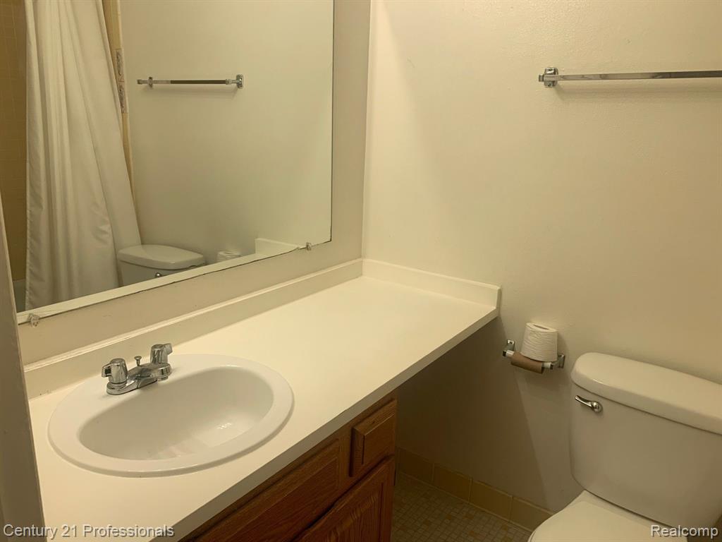 616 E Fox Hills Drive, Bloomfield Hills, MI 48304 — Photo 8