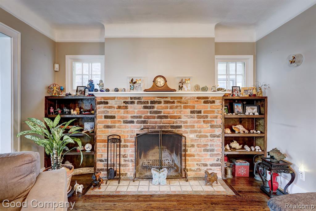 714 W HAZELHURST Street, Ferndale, MI 48220 — Photo 4