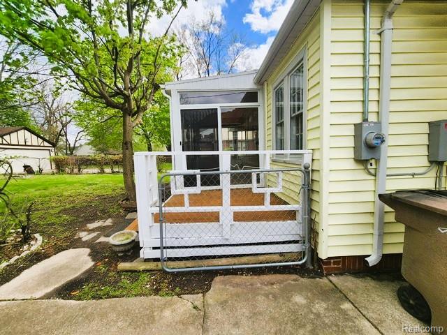 80 E Iroquois Road, Pontiac, MI 48341 — Photo 2