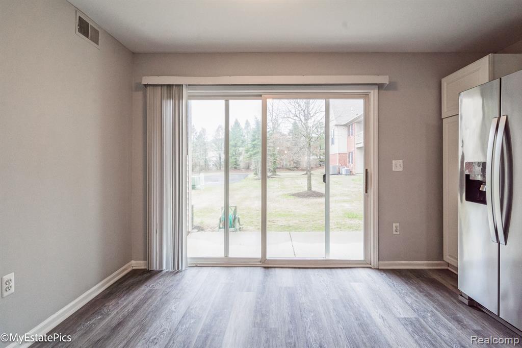 28231 CARLTON WAY Drive, Novi, MI 48377 — Photo 14