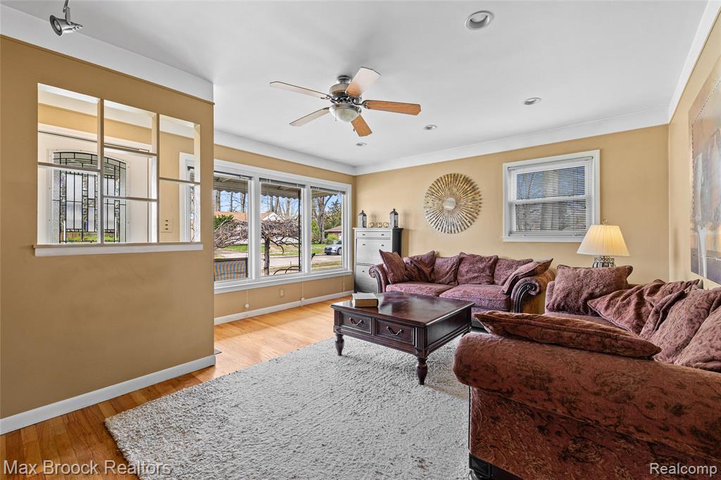 29064 Howard Avenue, Madison Heights, MI 48071 — Photo 5