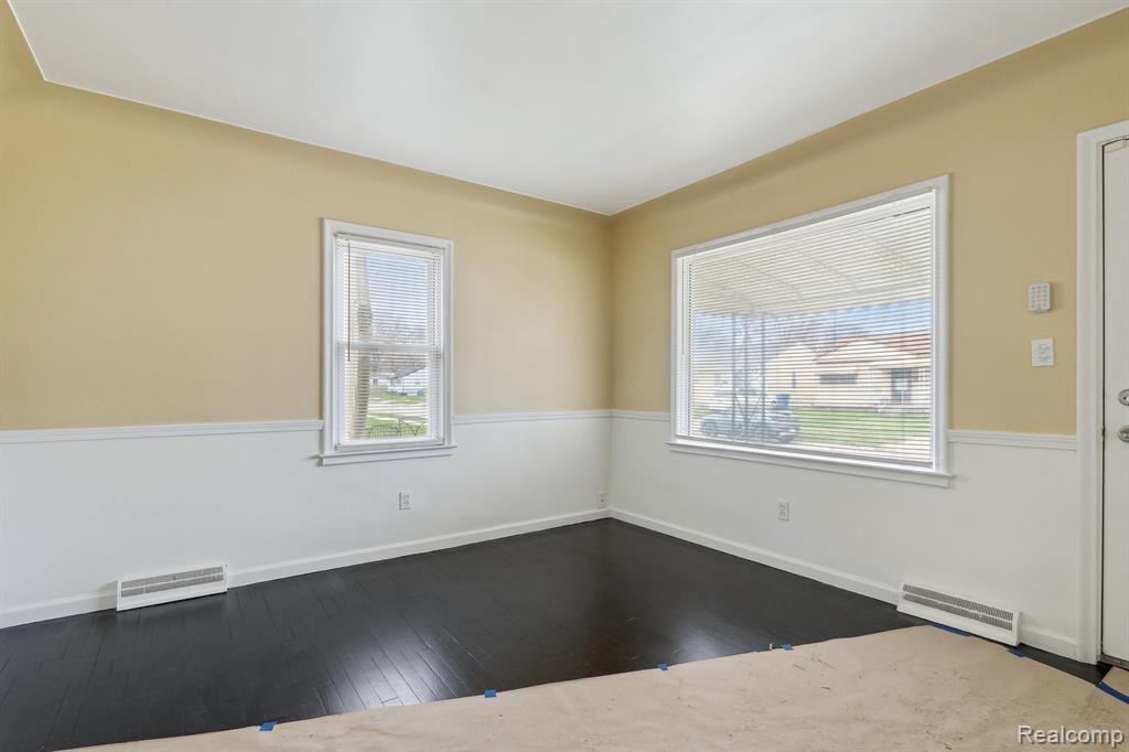 8468 LOZIER Avenue, Warren, MI 48089 — Photo 8