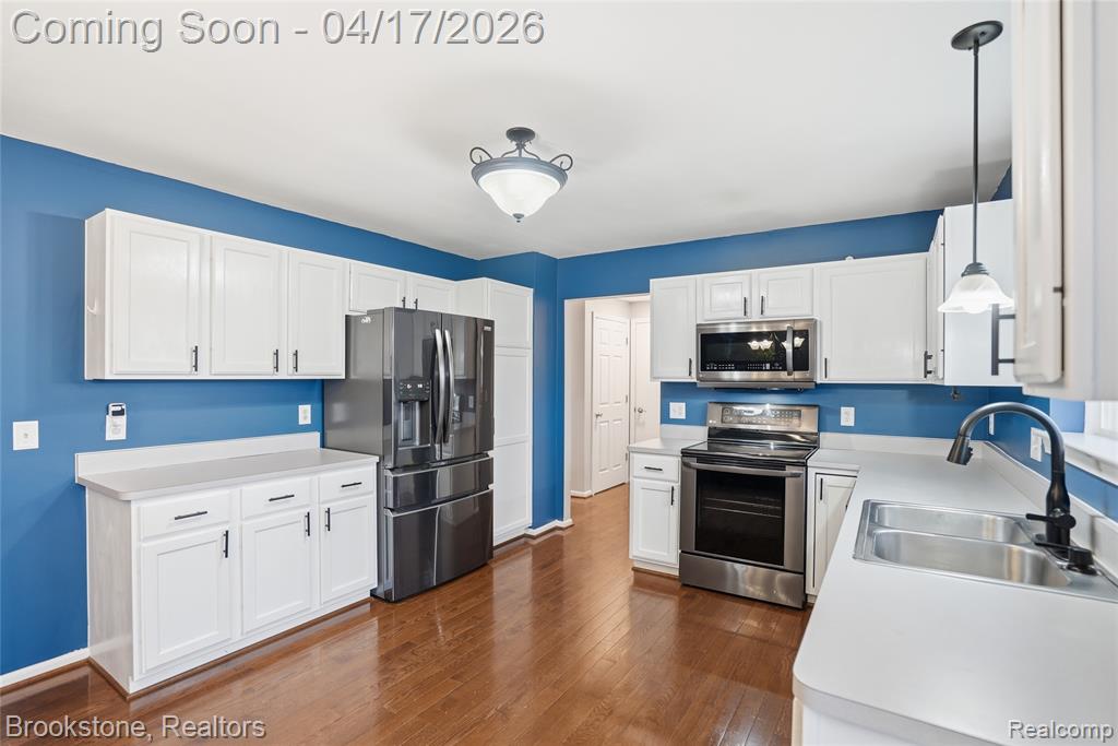 569 Cove View Drive, Waterford, MI 48327 — Photo 14