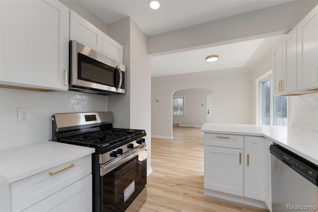 917 N Perry Street, Pontiac, MI 48340 — Photo 17